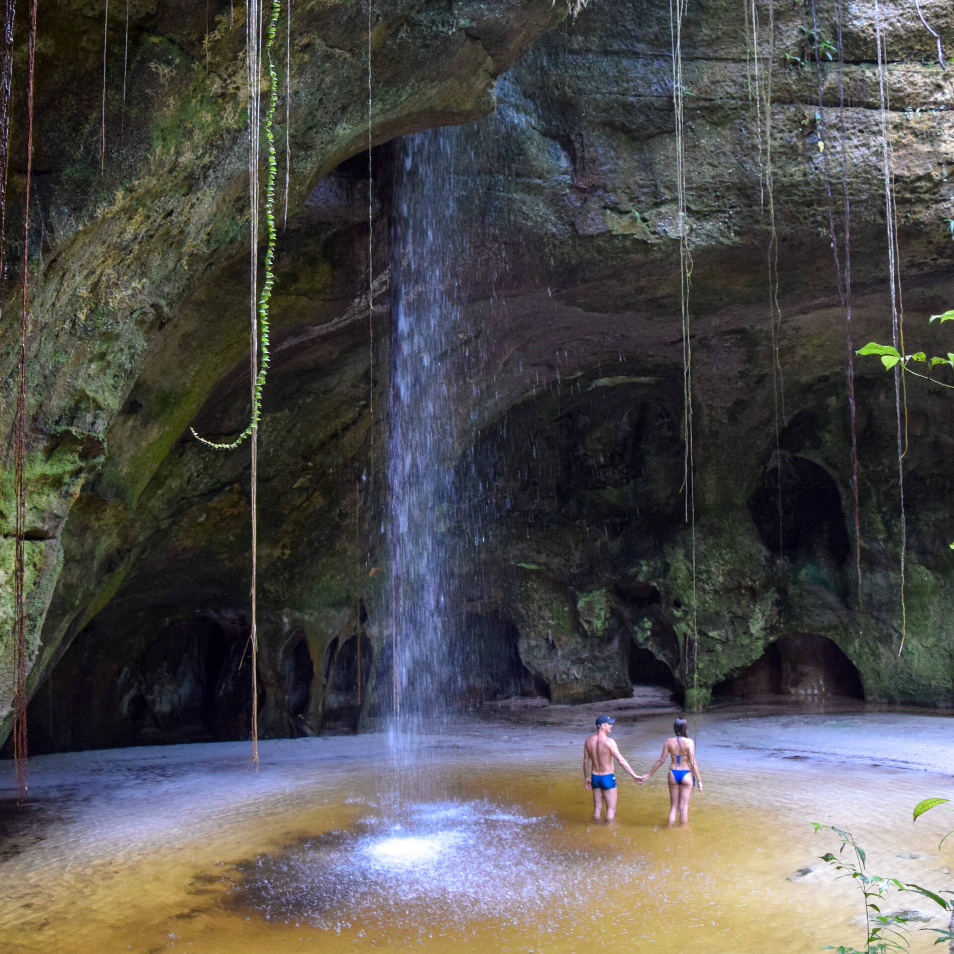 O que fazer em Presidente Figueiredo? Cachoeiras e grutas na Amazônia